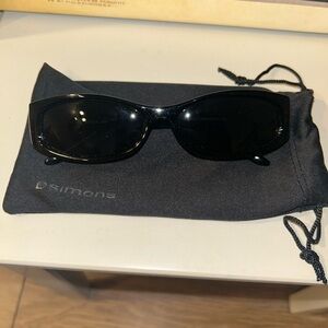 Simons sunglasses 90’s style black